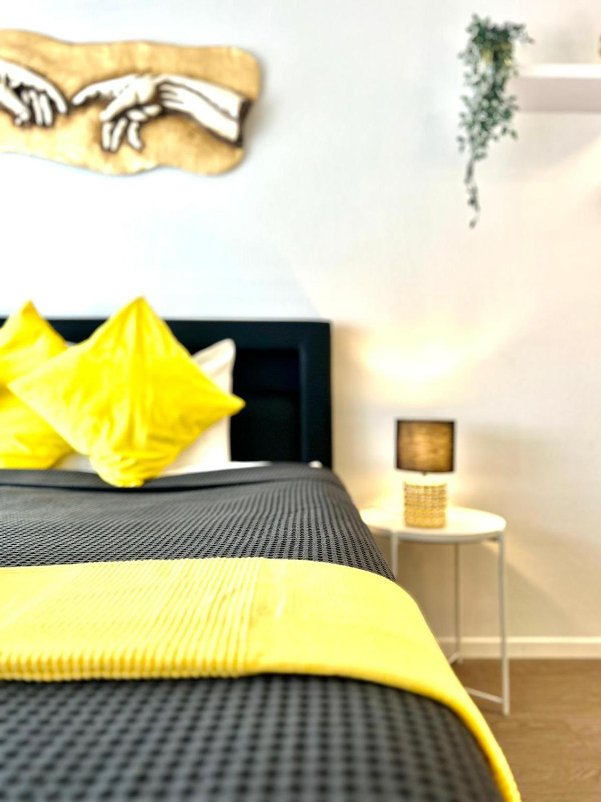 Апартаменты Little Penthouse **** Дитикон Экстерьер фото